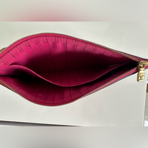 Louis Vuitton Neverfull Pouchette - Picture 4 of 9